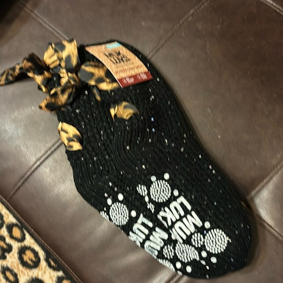 COPY - The Original MUK LUKS Women Cabin Sock W/Leopard Bows & Sequins Size S/M… - Picture 4 of 8